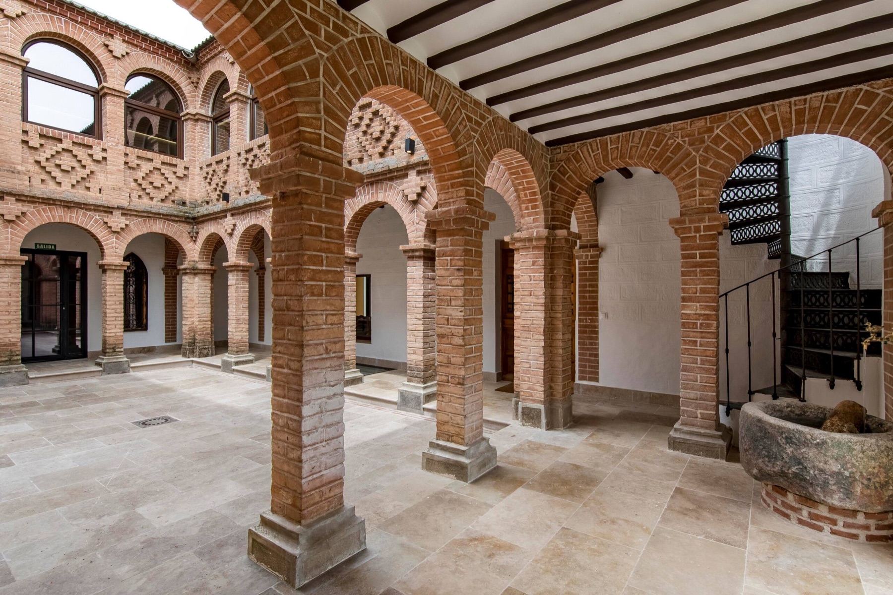 Arcos del patio andalusí